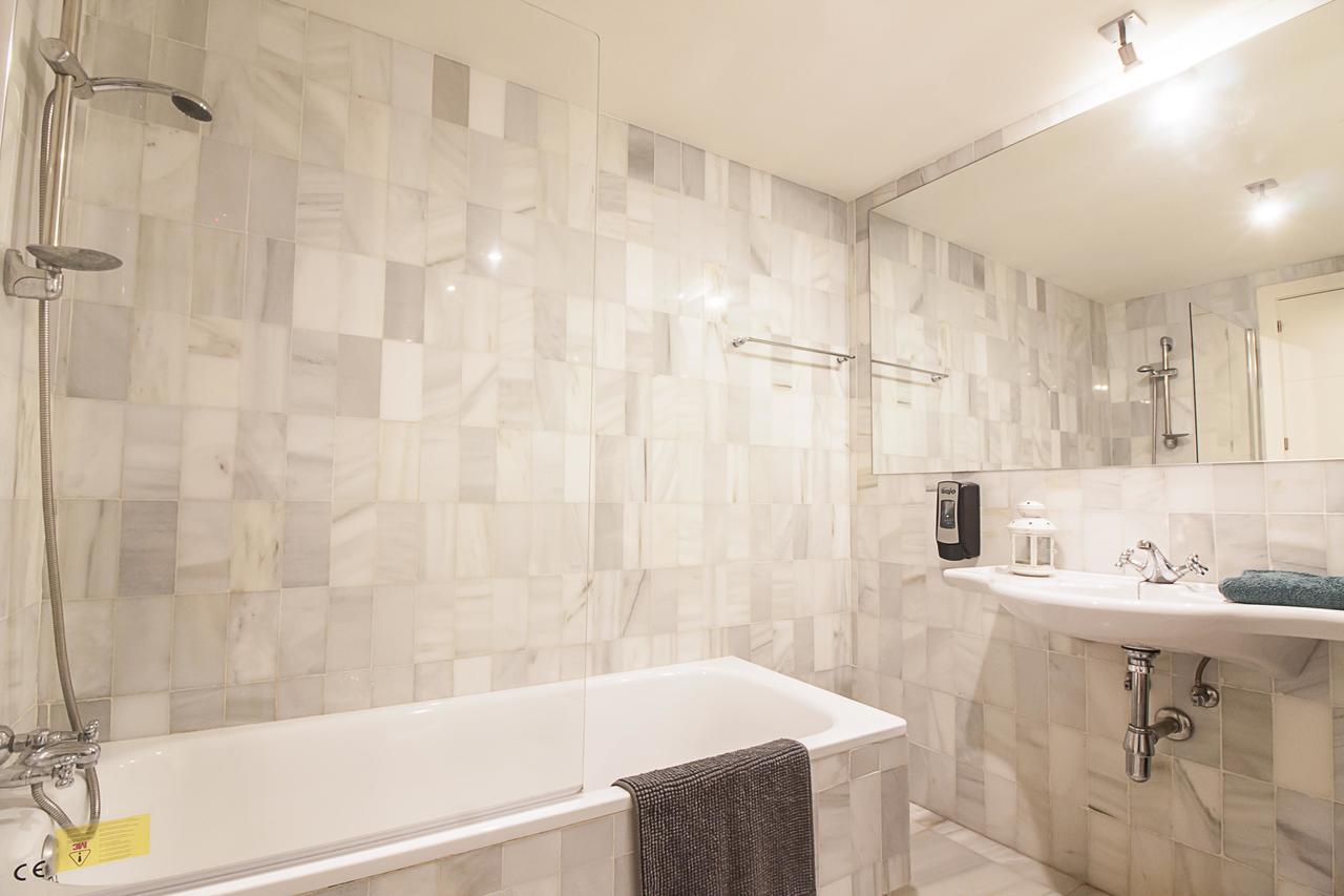 Cortina Apartments ! Малага Екстериор снимка