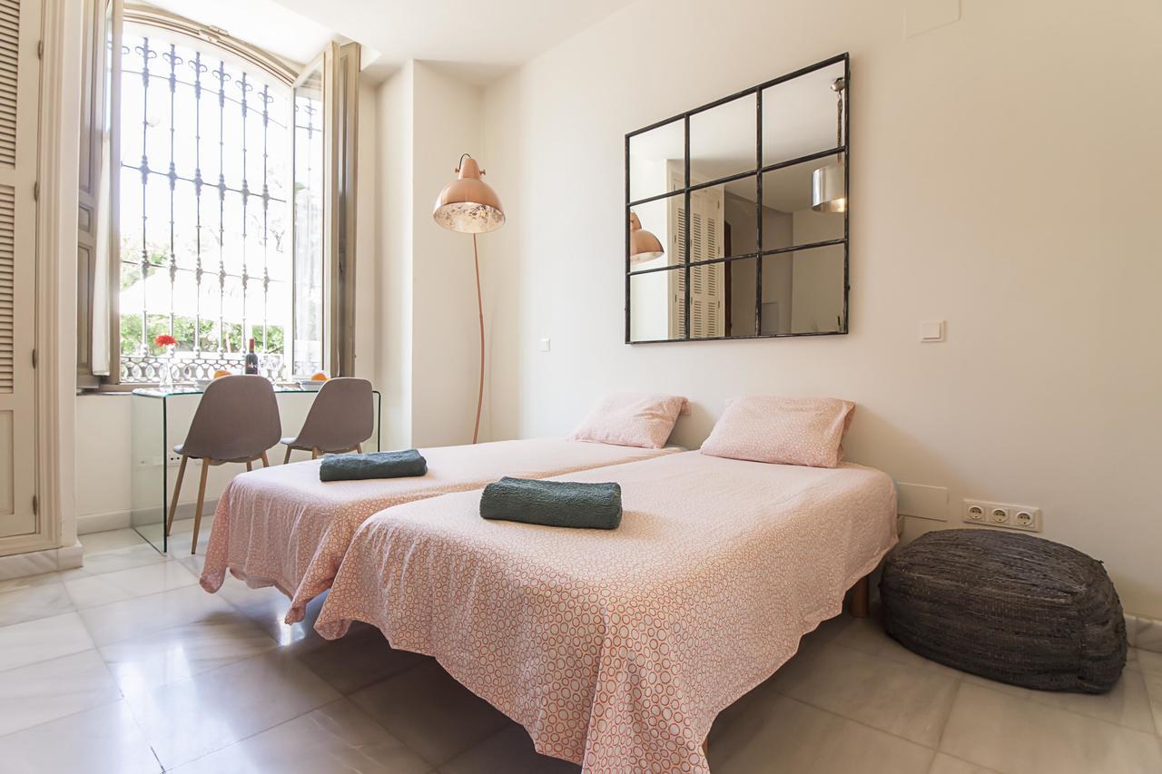 Cortina Apartments ! Малага Екстериор снимка