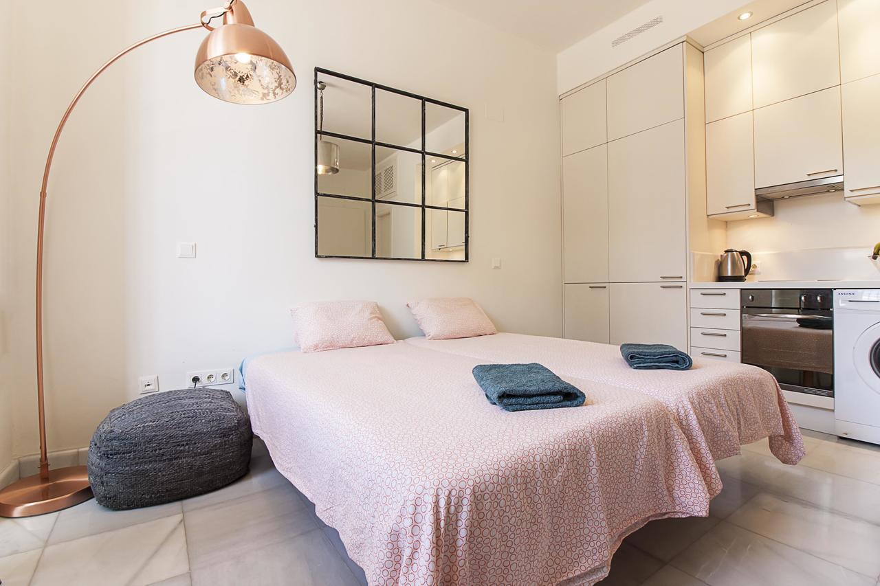 Cortina Apartments ! Малага Екстериор снимка