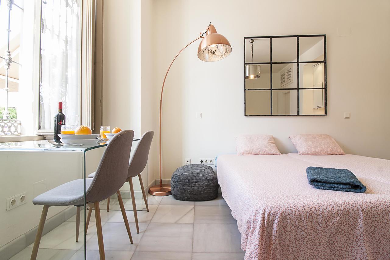 Cortina Apartments ! Малага Екстериор снимка